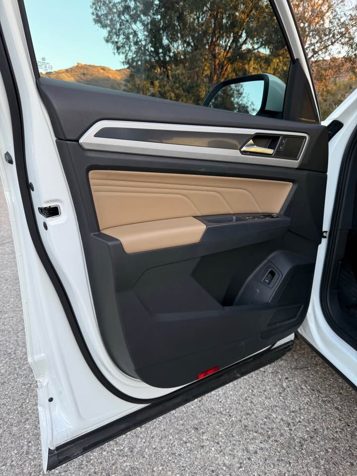 Volkswagen Atlas SEL R-Line 4 Motion