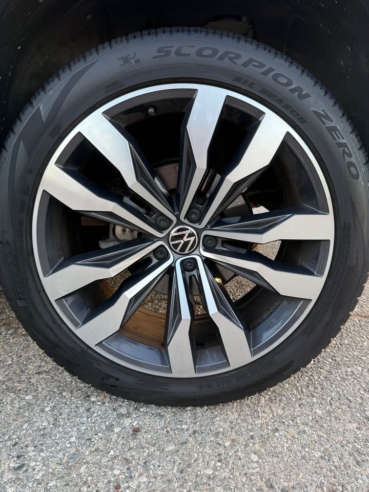 Volkswagen Atlas SEL R-Line 4 Motion